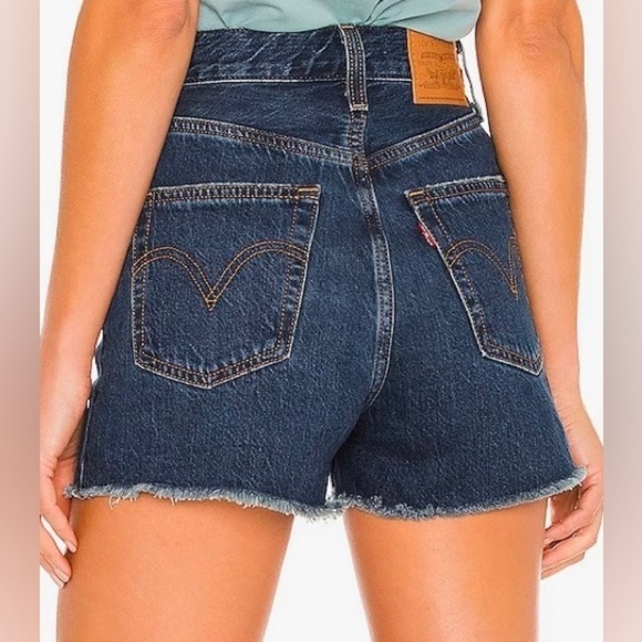 NWT‎ Levi’s Premium Ribcage Cutoff Jean Shorts Medium Blue 24 - Picture 2 of 9